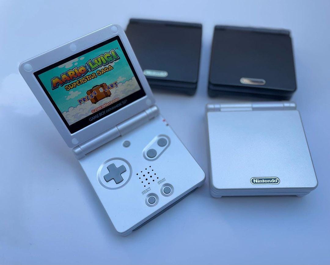 Pearl White GBA SP Console Refurbished Nintendo Game Boy Advance SP Brighter Backlit IPS v2 x10 Level Screen, 900mAh Battery, Boxed & Charger.